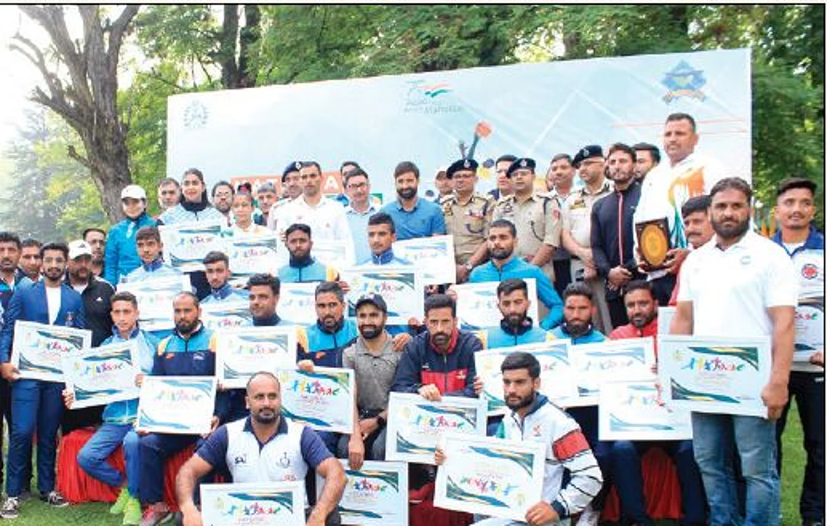 ADGP Armed J&K presented mementoes to the International, National medal-winning players on the occasion.