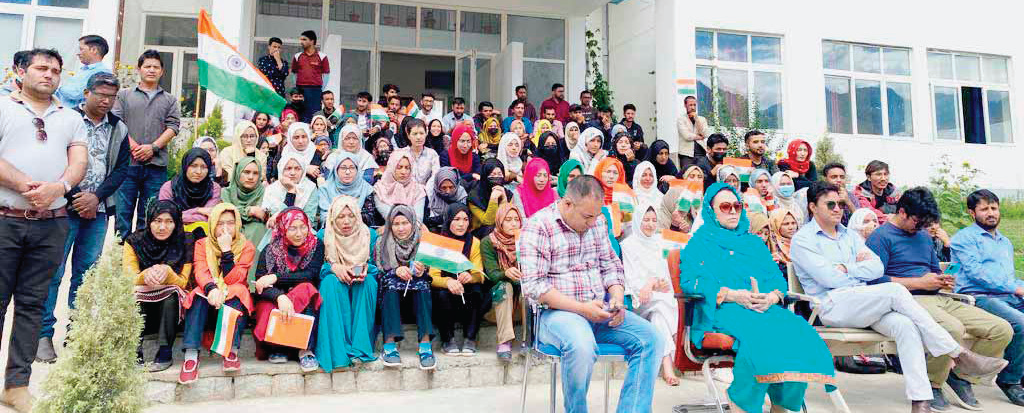 A total of six teams participated in this quiz competition, three from each respective department.