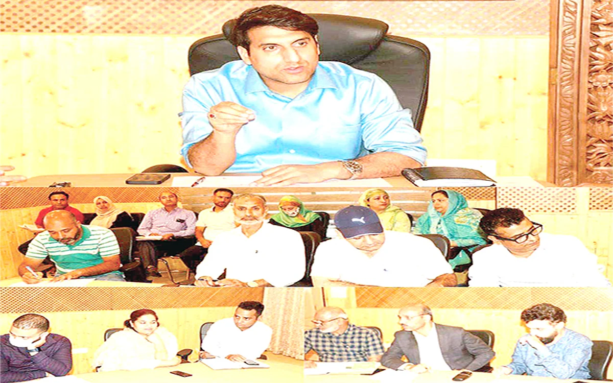 DC Srinagar reviews integration of PM-KISAN data with Revenue records