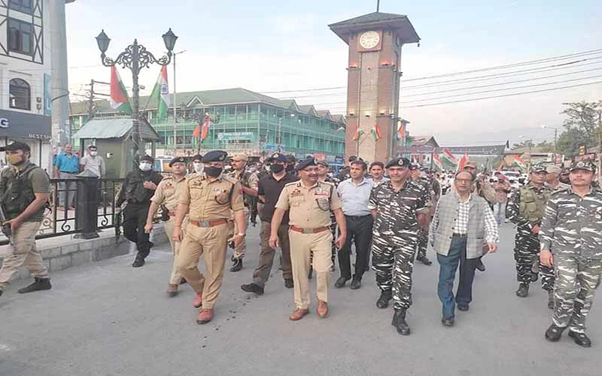 DGP visits Hazratbal, Lal Chowk areas