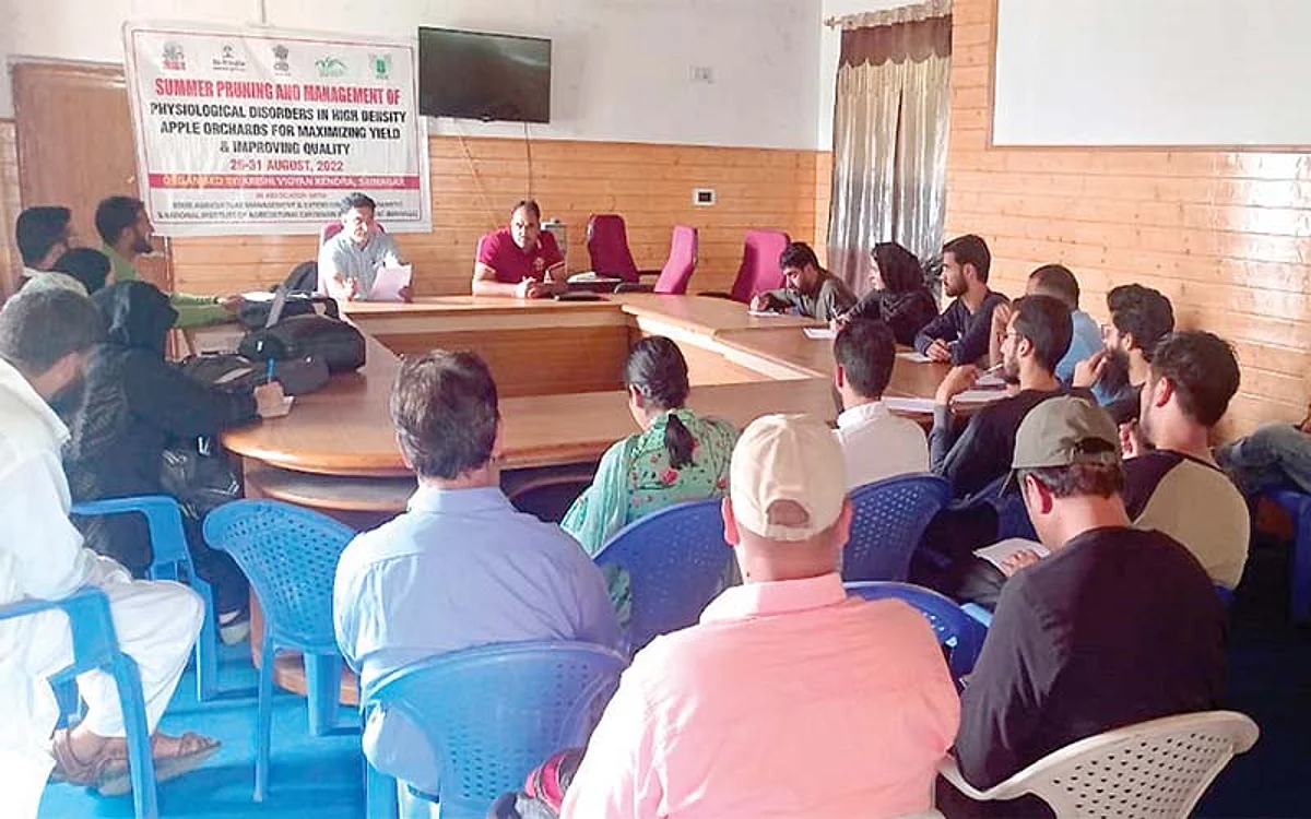 KVK Budgam holds training for FPO directors