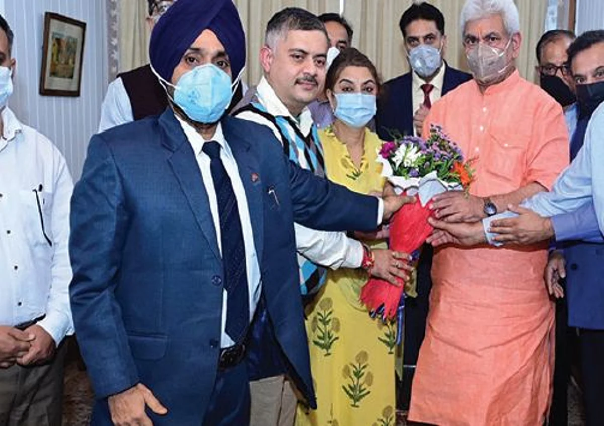 During the interaction, the LG inquired about the different roles and positions in their professional service held by the members of the J&K Civil Service in the administration over the years.