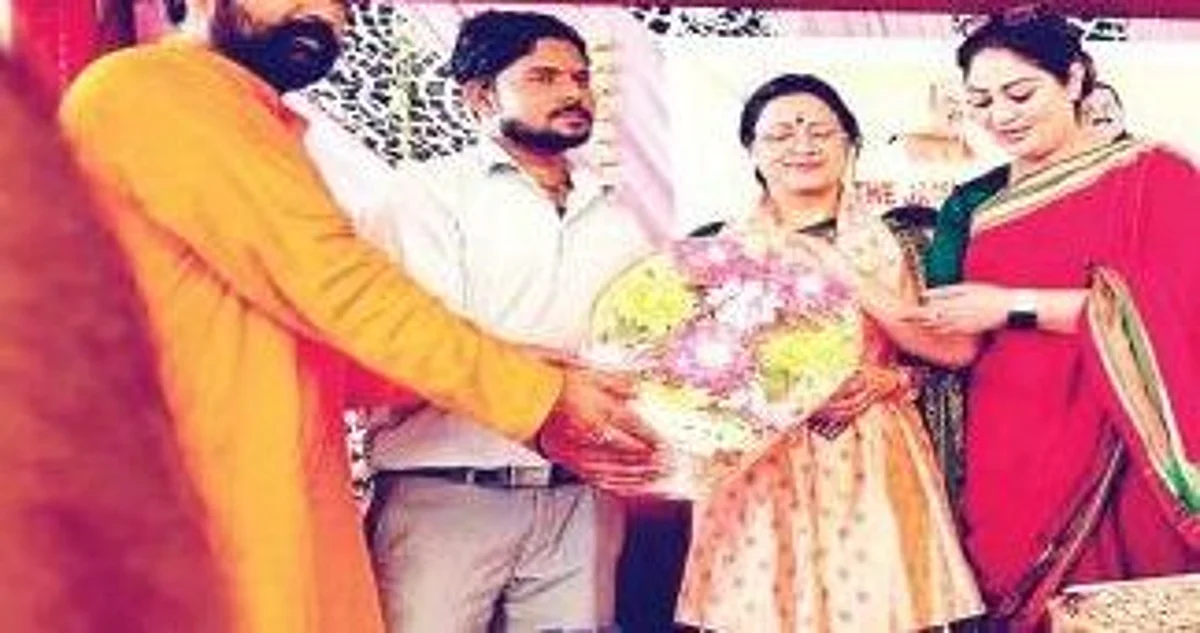 Addressing the large gathering of women entrepreneurs, Dr Hina said that women are the most disciplined and selfless creatures on earth and are immensely contributing to society.