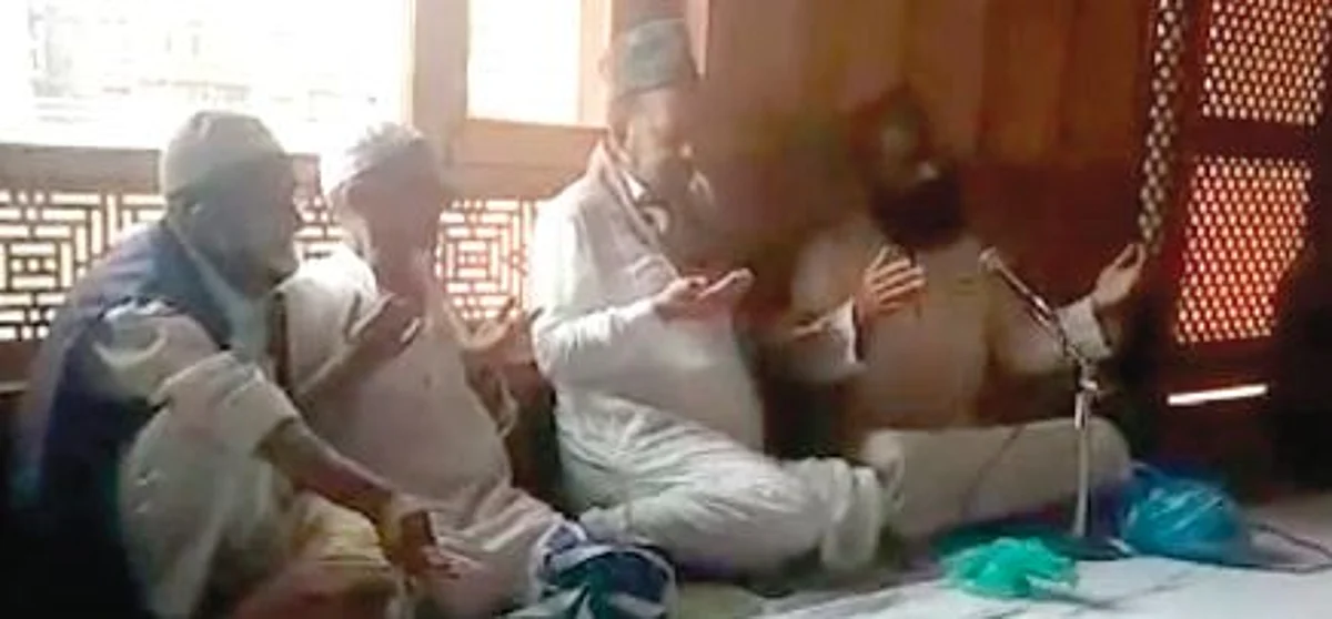 According to a press note, while paying obeisance at holy Dargah Khankah of Bulbulshah he emphasised for unity.