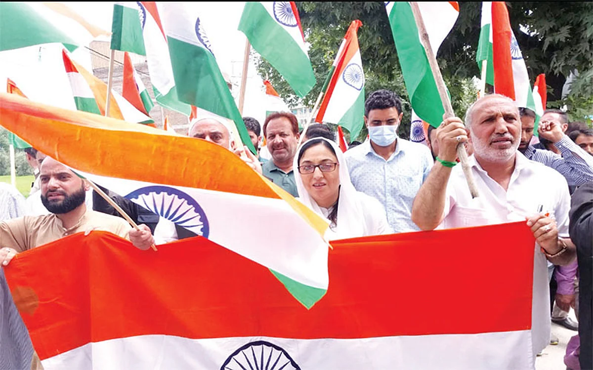 Dr Darakhshan Andrabi leads Tiranga Yatra of BJP in Budgam