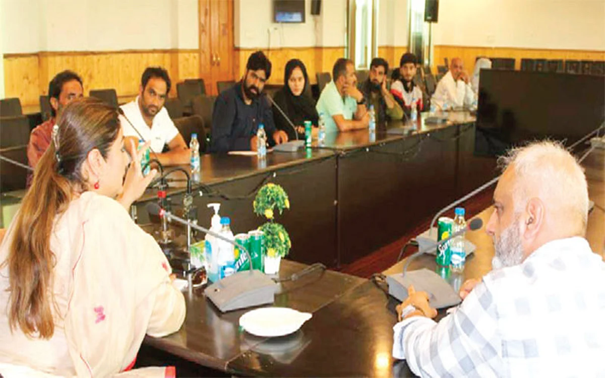 Dr Hina Bhat visits Ganderbal