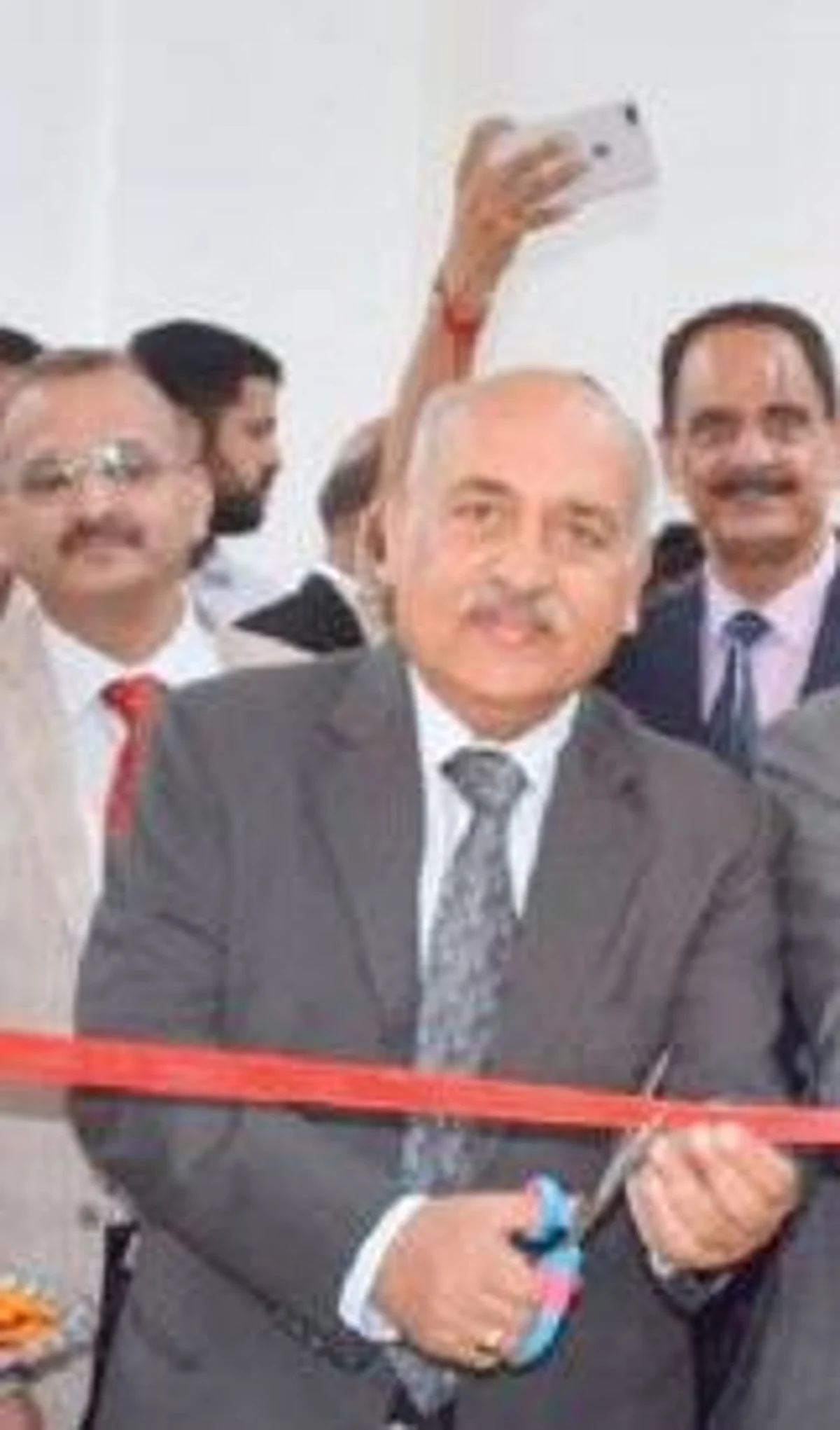 Later the Chief Justice went to District Court Complex Bhadarwah and inaugurated e-Seva Kendra and e-filling at District Court Complex Bhadarwah.