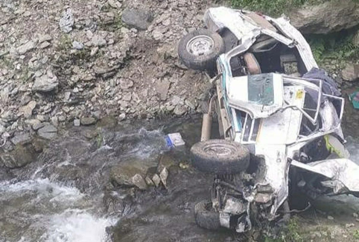 Eight persons were killed after a passenger cab plunged into a deep gorge in Chatro area of Kishtwar district on Tuesday, reports said.