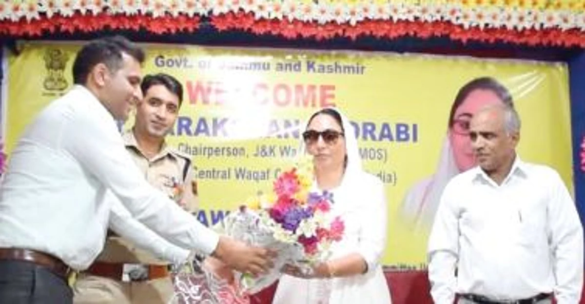 Praising the Masjid Management Committee for this magnificent construction, Dr Andrabi thanked the people for their support to the Waqf Board.