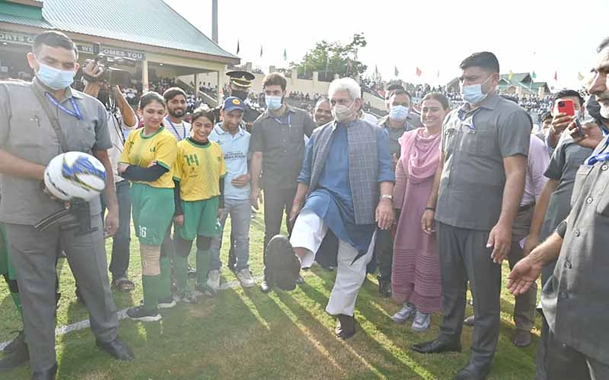 Sinha dedicates upgraded Bakshi Stadium to sportspersons