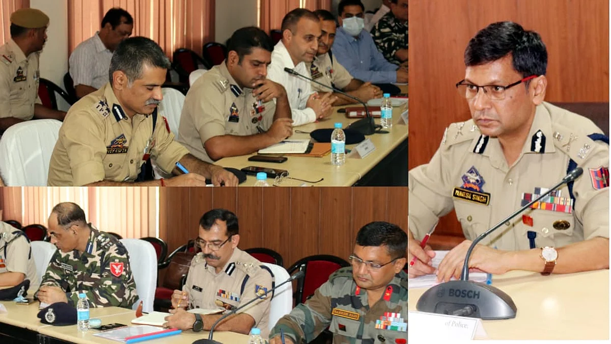 Additional Director General of Police, Jammu Zone, Mukesh Singh on Tuesday Aug 2, 2022, held a meeting with officials of security agencies including army, BSF and paramilitary forces, and the civil administration to discuss the security arrangements in Jammu in the run-up to Independence Day celebrations