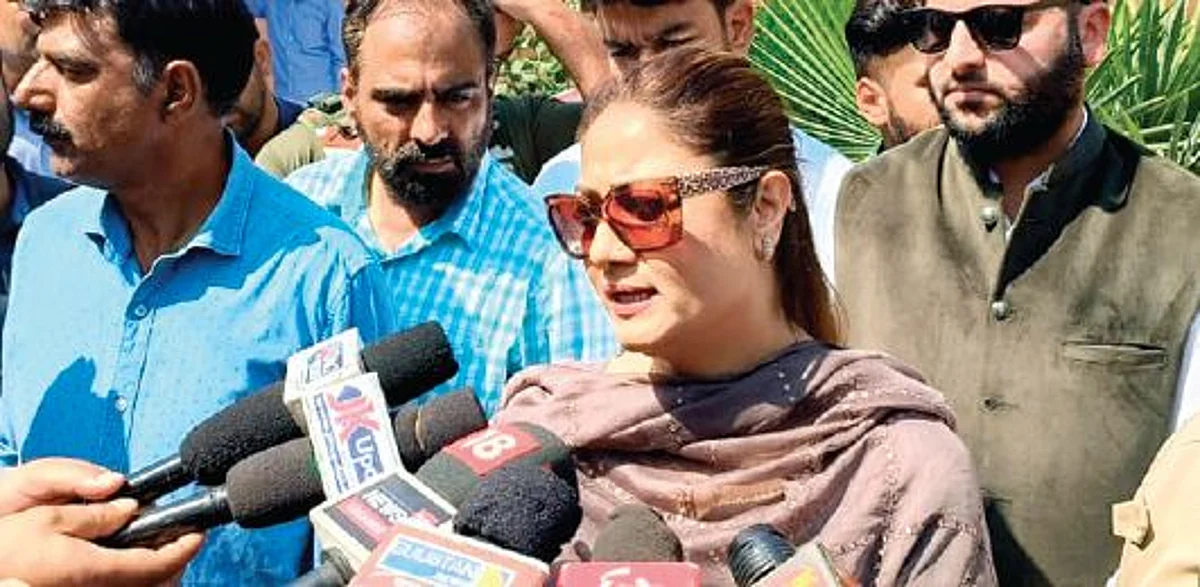 Dr Hina Shafi Bhat, Vice Chairperson J&K KVIB addressing media.
