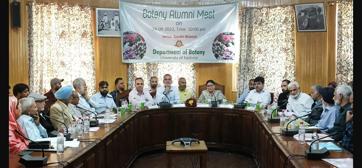 Kashmir University’s prestigious Department of Botany on Saturday held its alumni meet which was attended by a galaxy of acclaimed academics and administrators in online and offline modes.