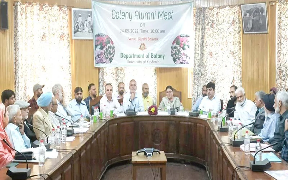 Eminent academics in attendance at KU Botany Department alumni meet