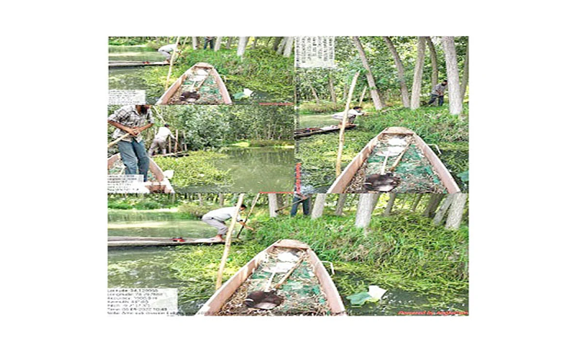 Ferrying of devotees to shrine of Qamar-ud-Din Bukhari (RA) | Navigation channels in Anchar Lake cleared of weeds, bushes
