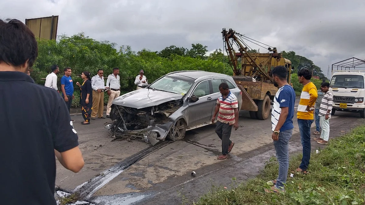 The car hit a road divider on a bridge over the Surya river on the Mumbai-Ahmedabad Highway at around 3 pm, killing Mistry (54) and his friend Jahangir Pandole, who were on the back seats.