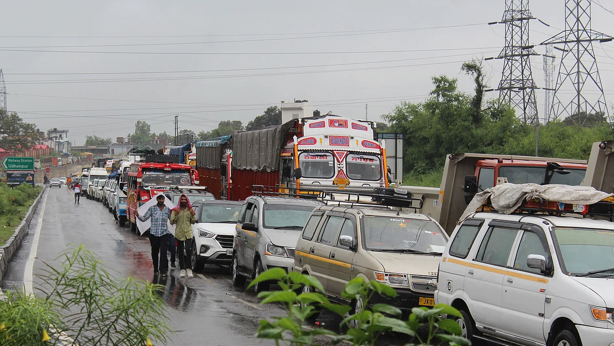 The drivers and commuters complained that they remained stuck in traffic congestion at various narrow road stretches between Banihal and Nashri.