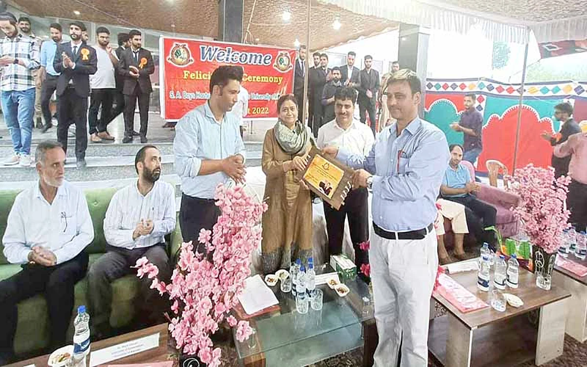 KU VC interacts with students at Zakura Campus