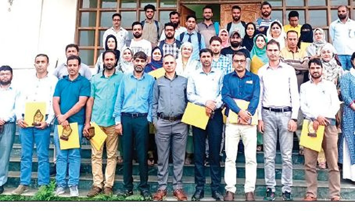Students from various departments also participated in the event and read out poetry highlighting the role of teachers in mentoring them to achieve their desired goals.