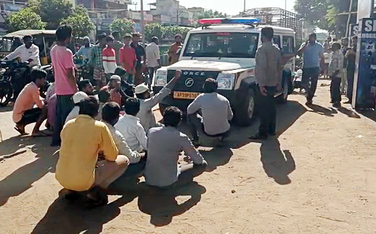 NIA conducts raids in Kurnool, Nellore, Kadapa and Guntur of Andhra Pradesh and in Nizamabad, Telangana, in connection with the PFI case. The agency is searching the residence of one Shadulla who is the main accused in this case.