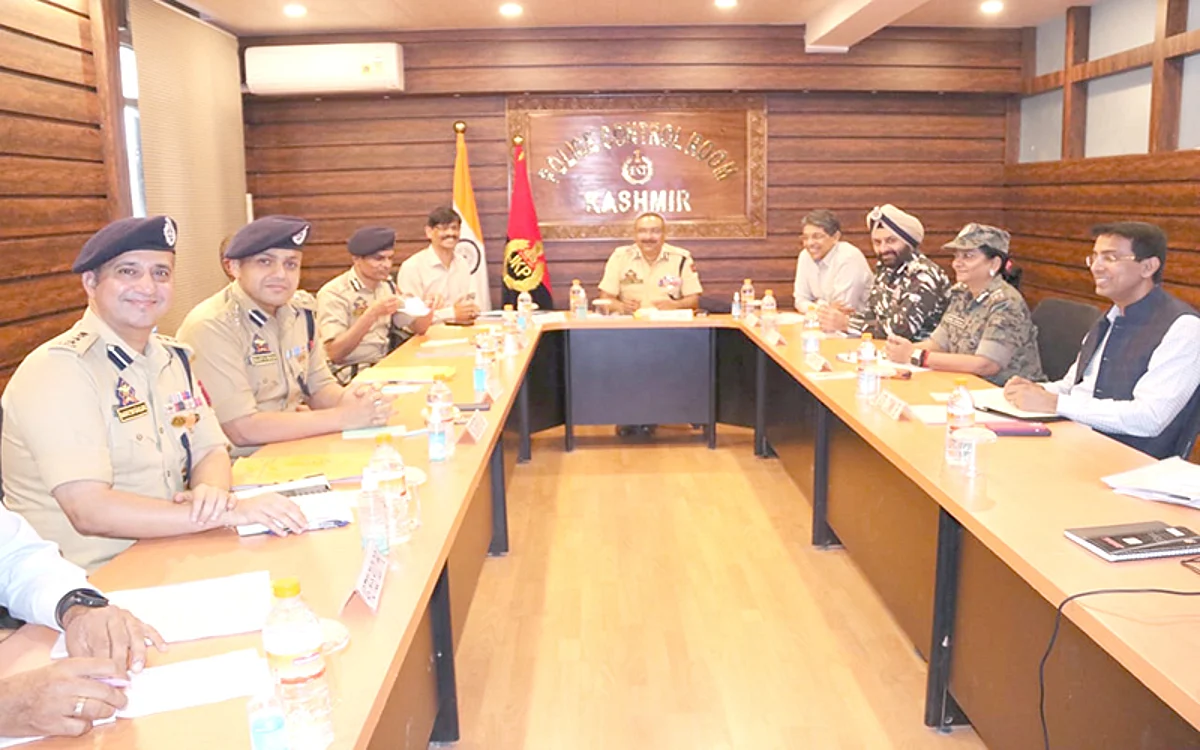 Strengthen area domination, night patrolling in grey areas: DGP to officers