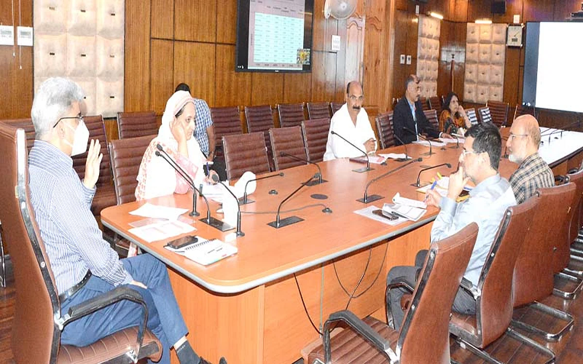 Atal Dulloo reviews progress of PM-KISAN scheme in J&K