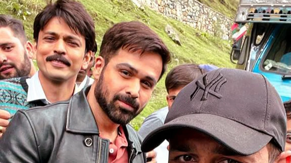 Bollywood actor Emraan Hashmi who was shooting for his next flick ‘Ground Zero’ here for the last one month has wrapped up its Kashmir schedule.