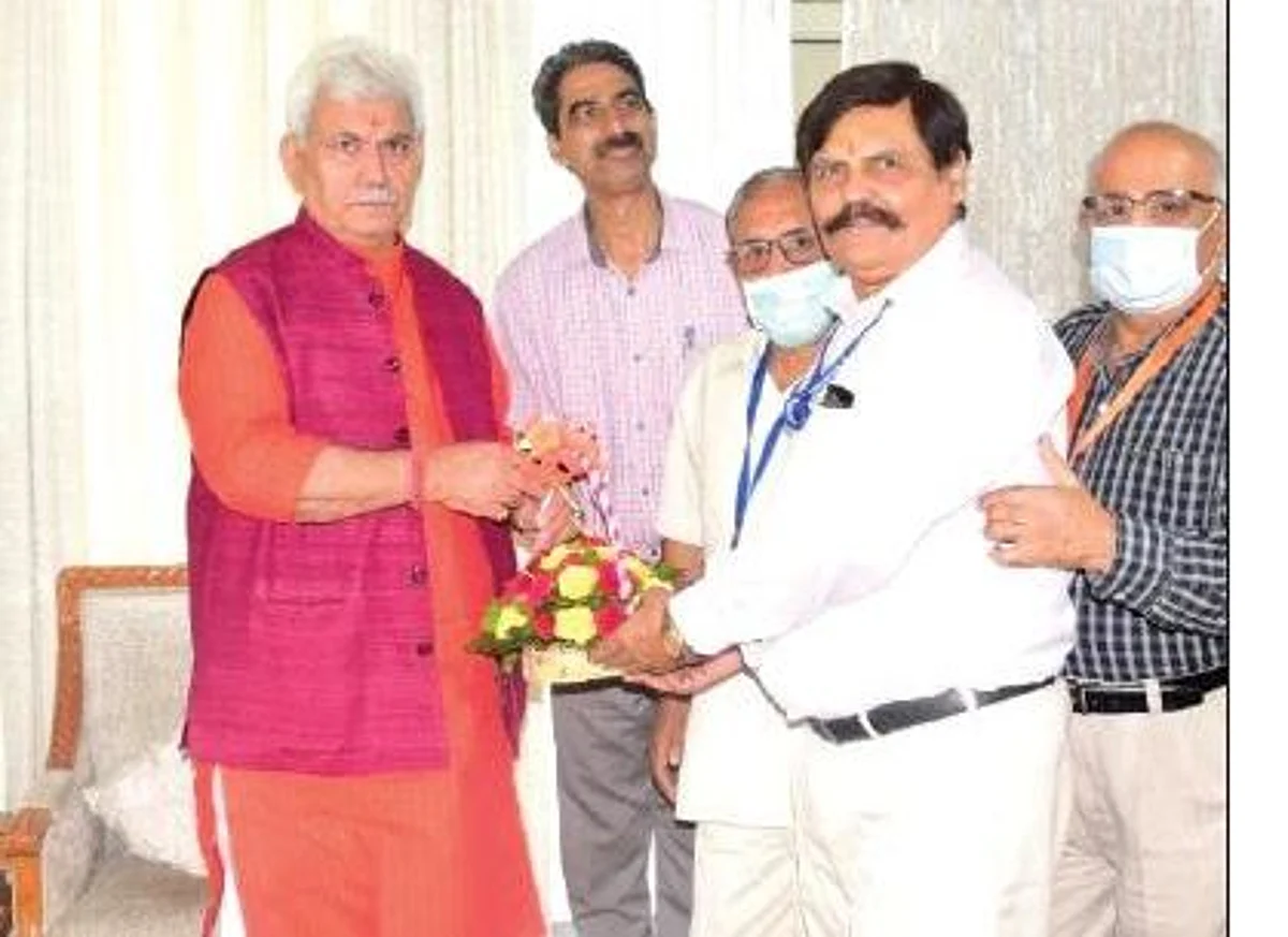 Similarly, a delegation of office bearers of Bharat Vikas Parishad J&K headed by its Regional President Devraj Sharma projected various issues of public importance.