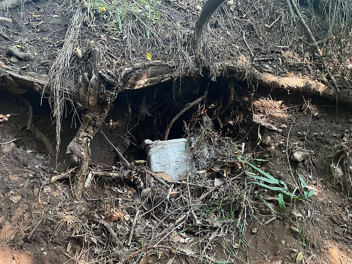Police on Tuesday claimed to have registered an IED weighing 30-35 kg in Khanmoh area of Srinagar.