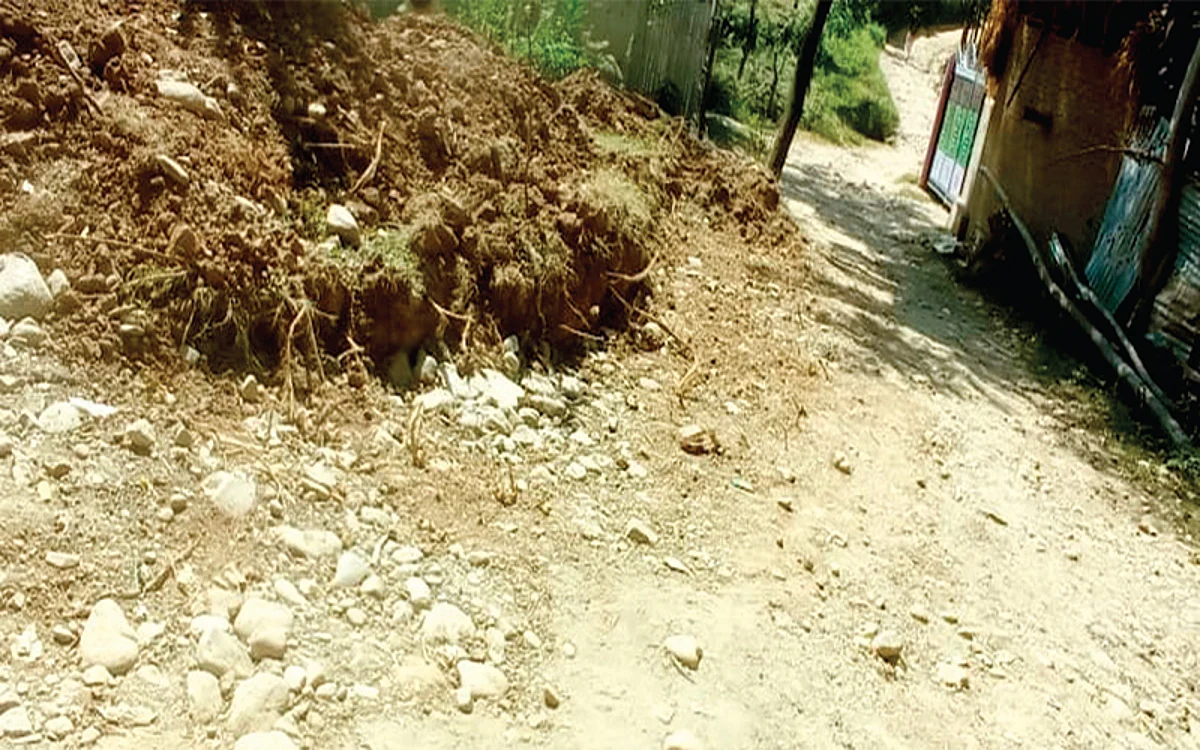 People aghast over non-completion of widening of Kakudahri Ashpora road