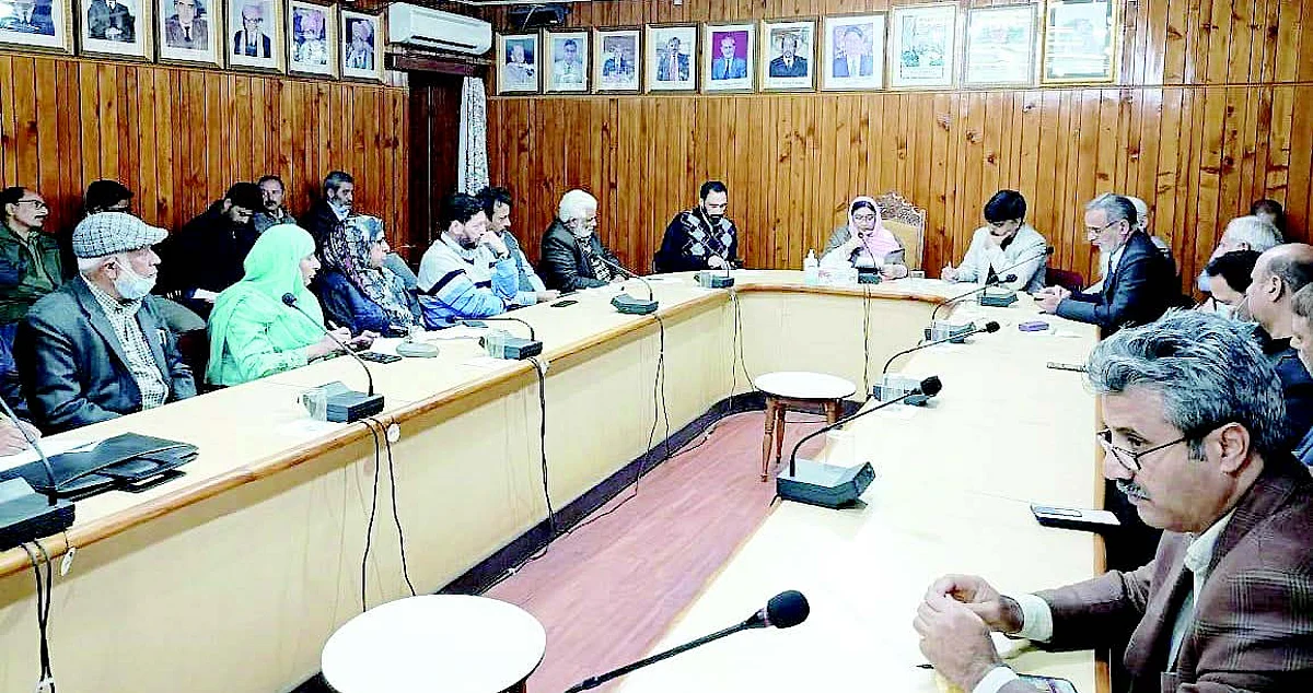The Vice-Chancellor urged the deans of faculties to monitor all important dates, including submission of thesis and holding of viva-voice, for timely action by all quarters to facilitate the timely award of research degrees.