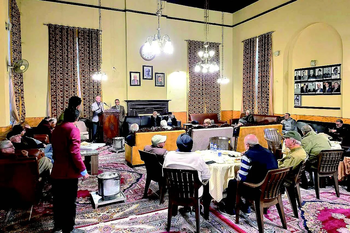 Amar Singh Club reaches out to senior citizens