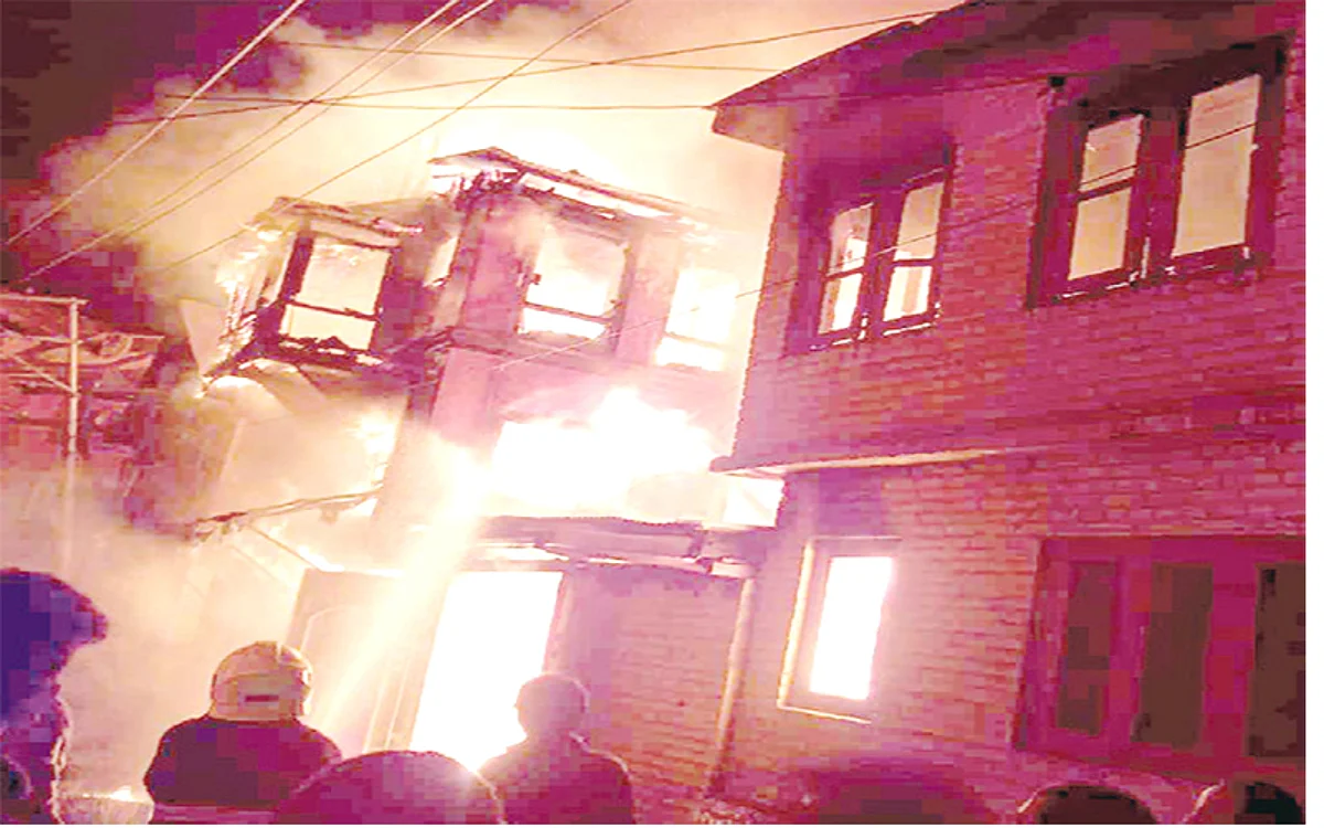 4 houses gutted in Rajouri Kadal blaze