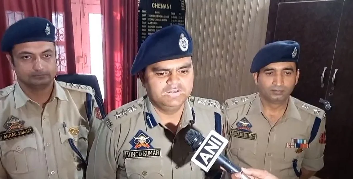 “The Police team of Chenani recovered Rs 10,000 cash, two mobile phones, and two SIM cards from the possession of the arrested truck driver,” SSP Udhampur, Vinod Kumar said addressing a news conference.