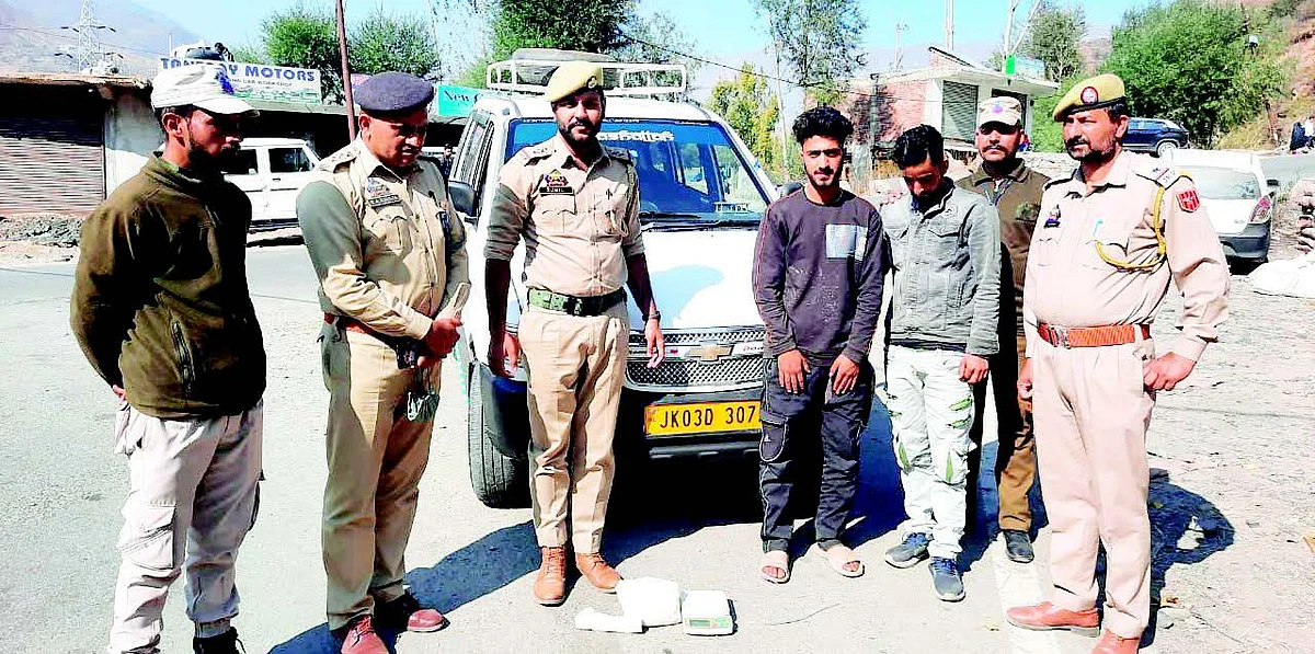 3 including lady drug peddler arrested in Banihal