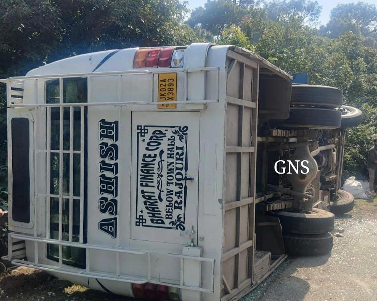 Several people were injured when a bus they were traveling in met with an accident near Tungi Morh area in Poonch district on Thursday.