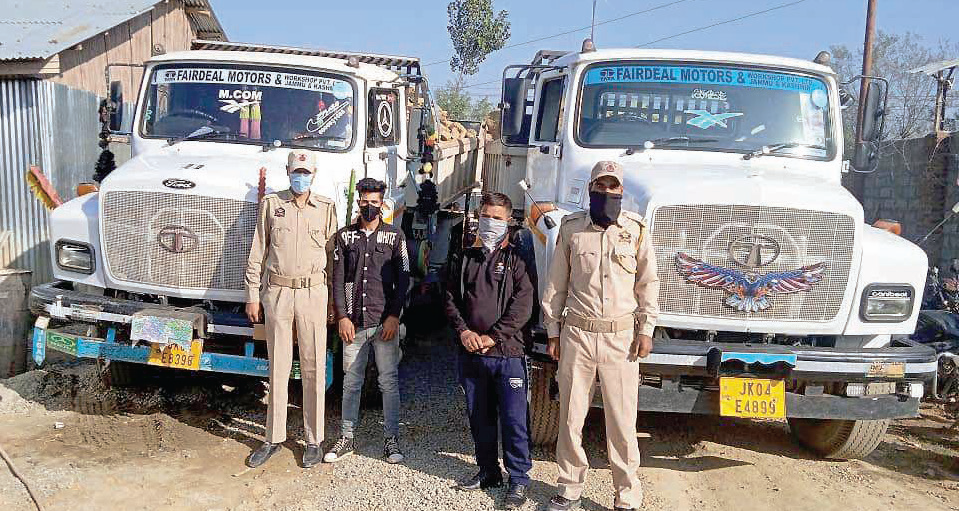 2 persons arrested for illegal transportation of minerals in Budgam