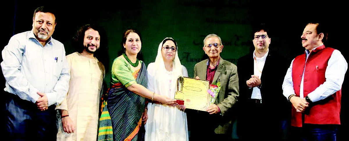 Dr Darakhshan Andrabi, Shameem Dev Azad, Dr R L Shant awarded