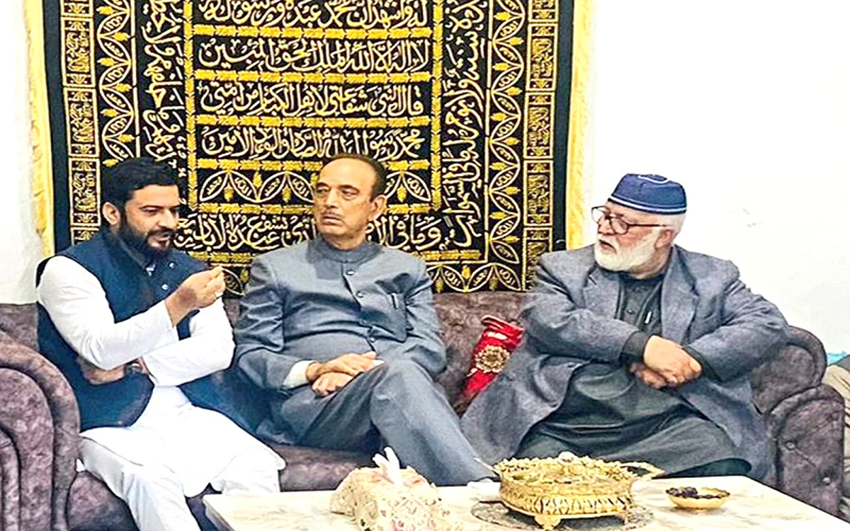 Azad offers condolences to Salman Nizami