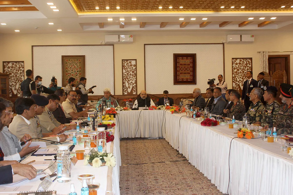 Amit Shah chairs security review meeting in Srinagar