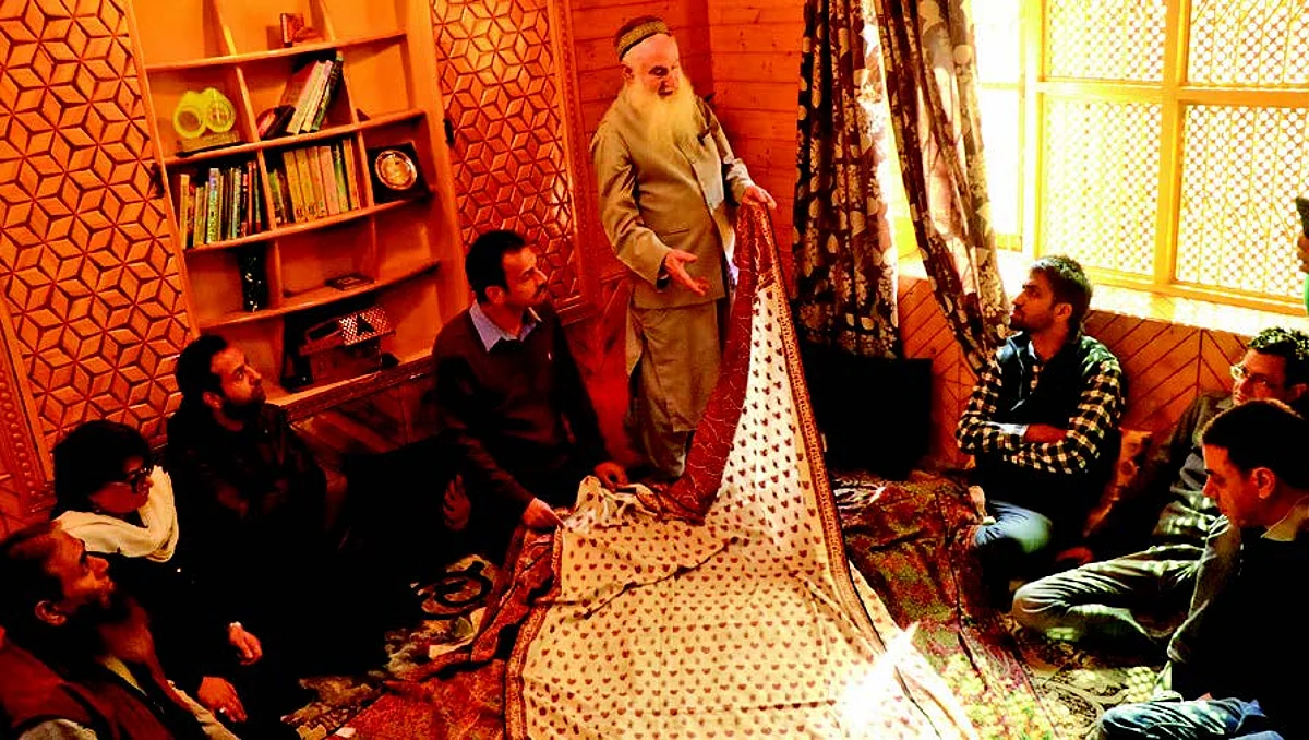 Stories of workmanship followed the onlookers in the lanes of Amda Kadal and each artisan proved to be a storehouse of generations' worth of craft heritage.