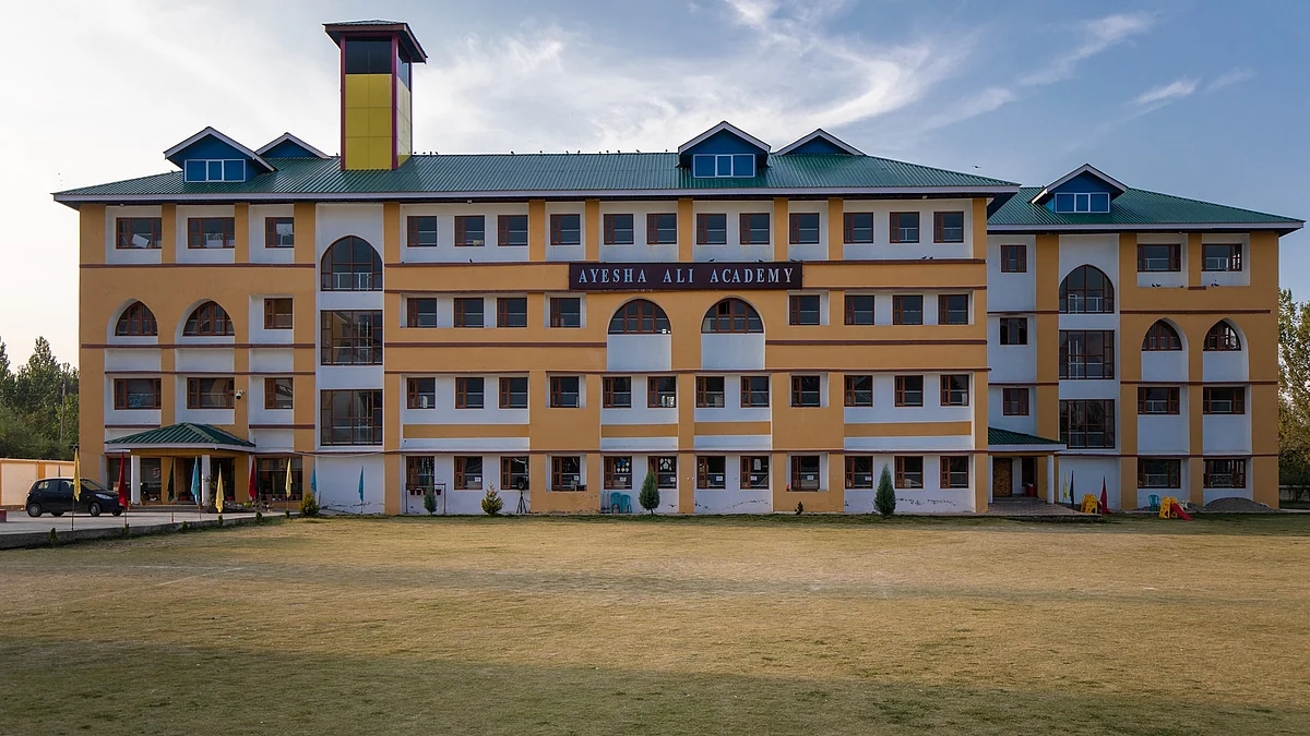 The Ayesha Ali Academy Kulgam conducted the first Grand Seerah conference on 29 October.