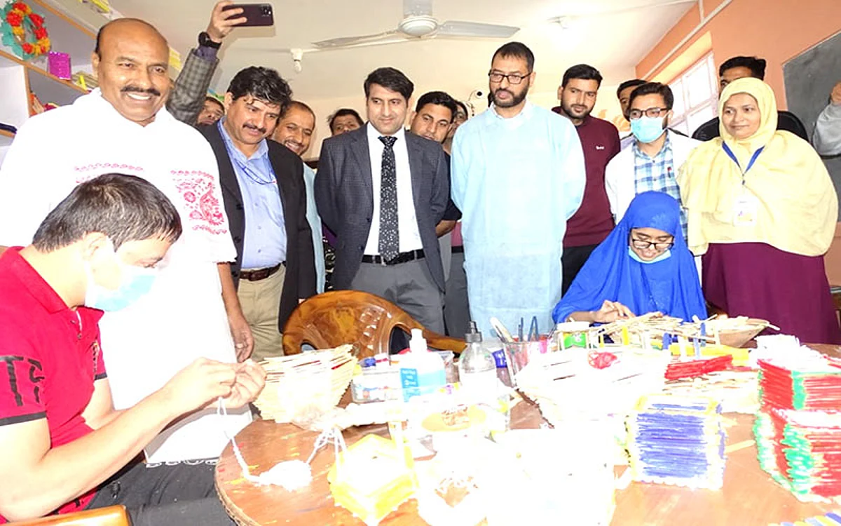 MoS visits VMS Bemina