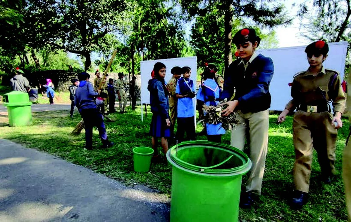 It said that the cleanliness drive was organised within the school premises, Shradhanjali Park, and surrounding areas.