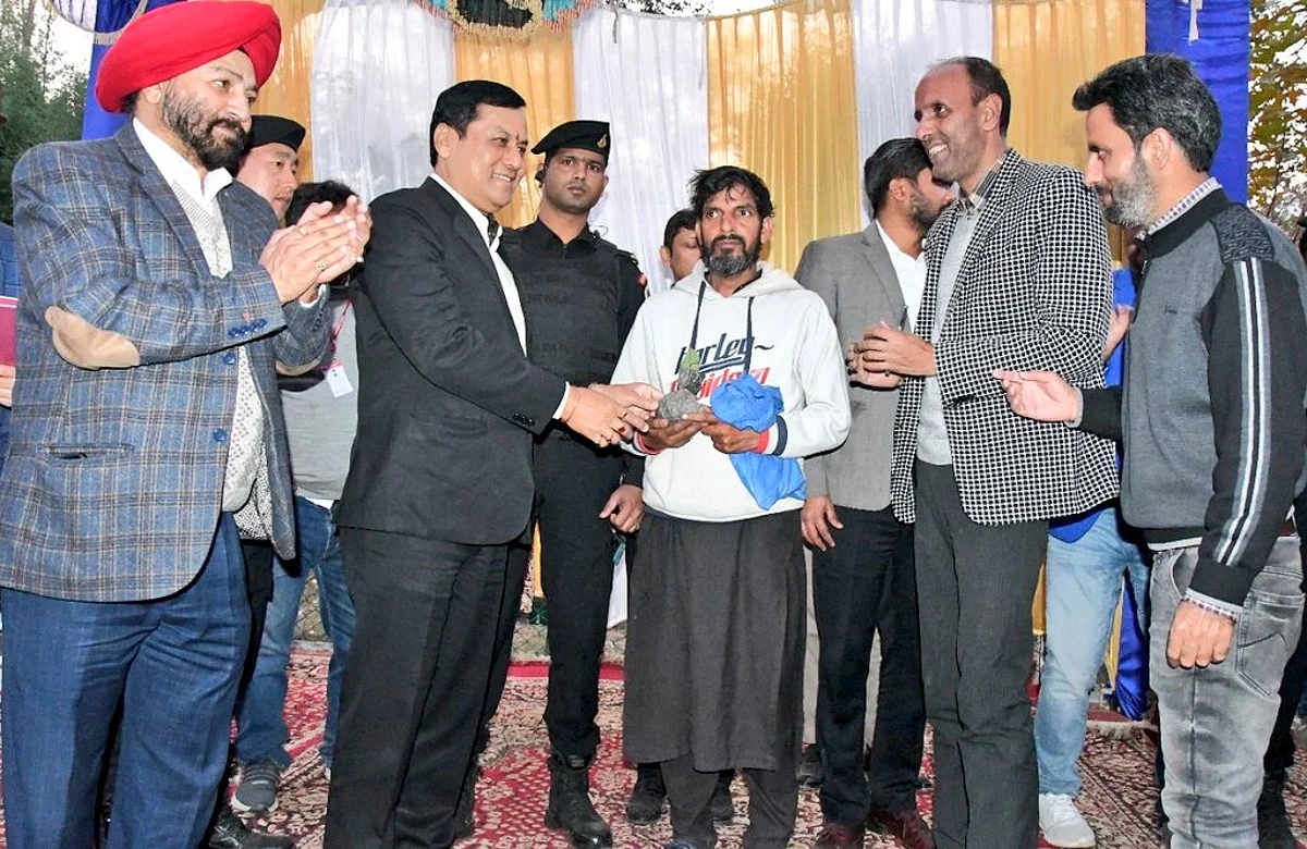 Earlier, the minister also launched e-Rickshaw service in the town from Mini Secretariat Ganderbal.