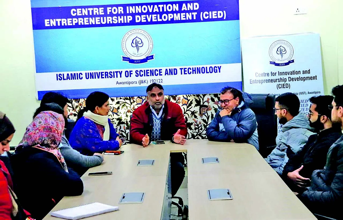 Seminar on national education day held
