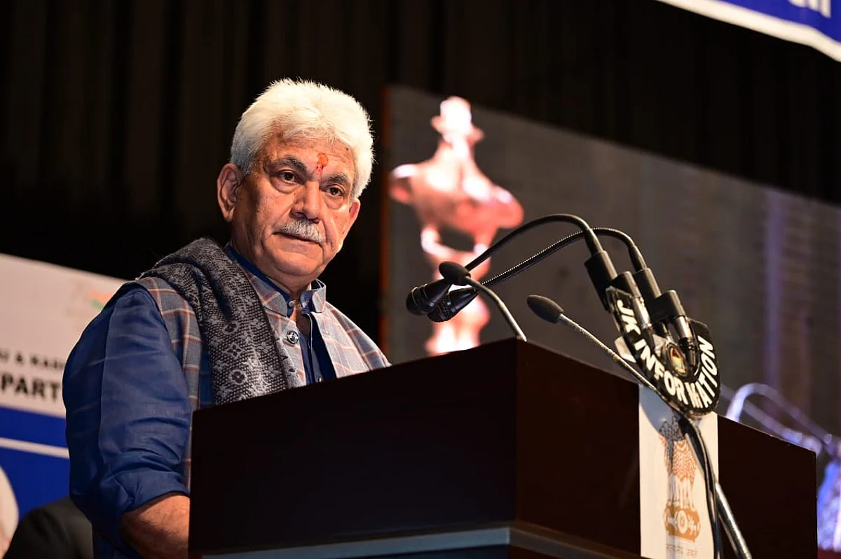 The LG said that in the era of startups and unicorns, there was a need to meet the aspiration of the youth and cooperatives need to constantly reinvent themselves.