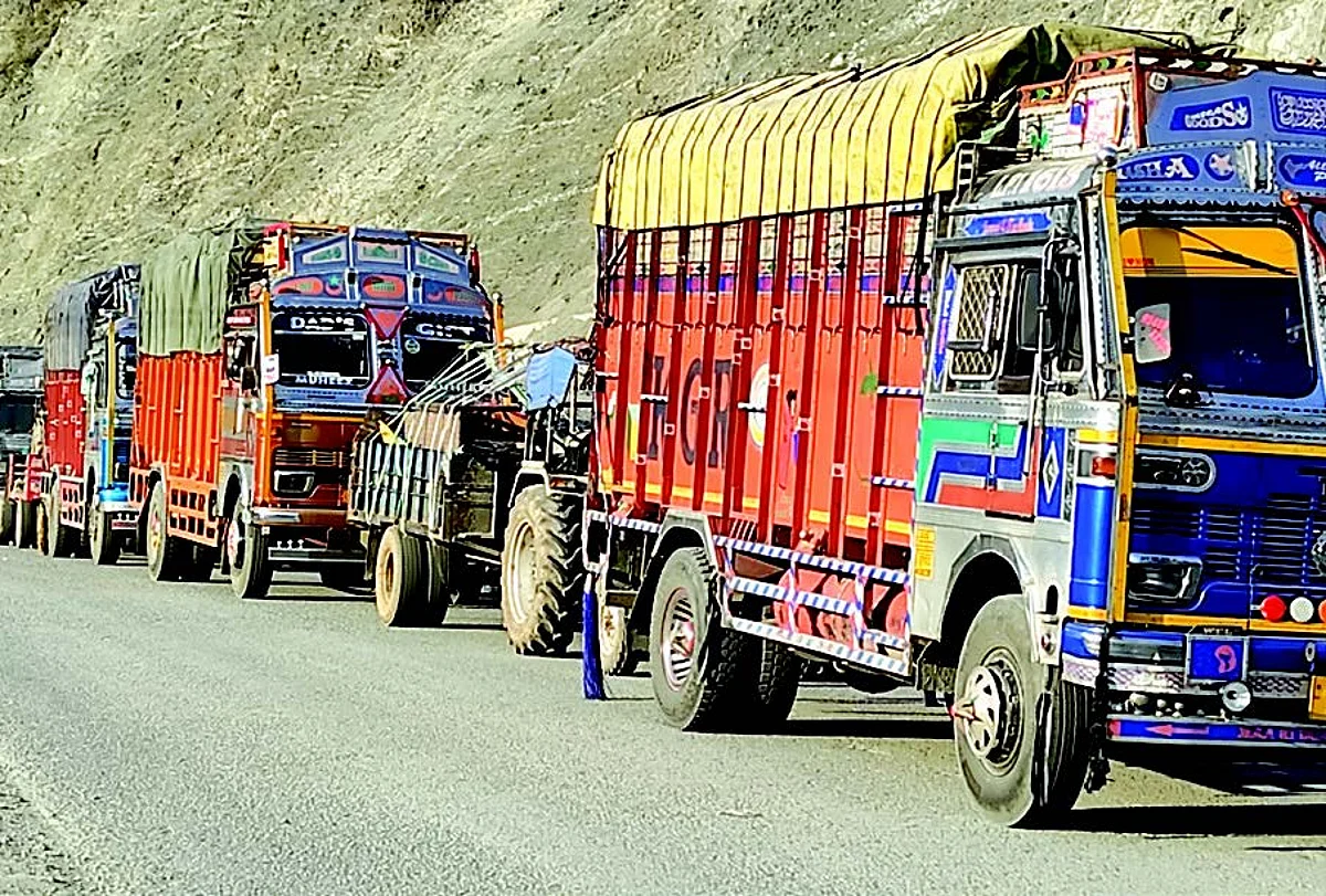 Srinagar-Jammu highway remains open for traffic