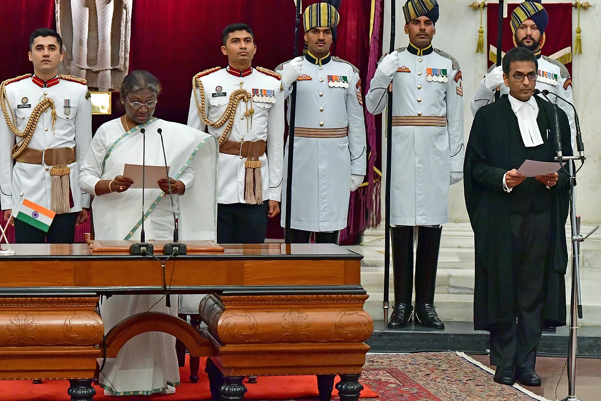 President Droupadi Murmu administers the oath to Justice Dhananjaya Y Chandrachud as the 50th Chief Justice of India (CJI), at Rashtrapati Bhavan, in New Delhi on Wednesday.