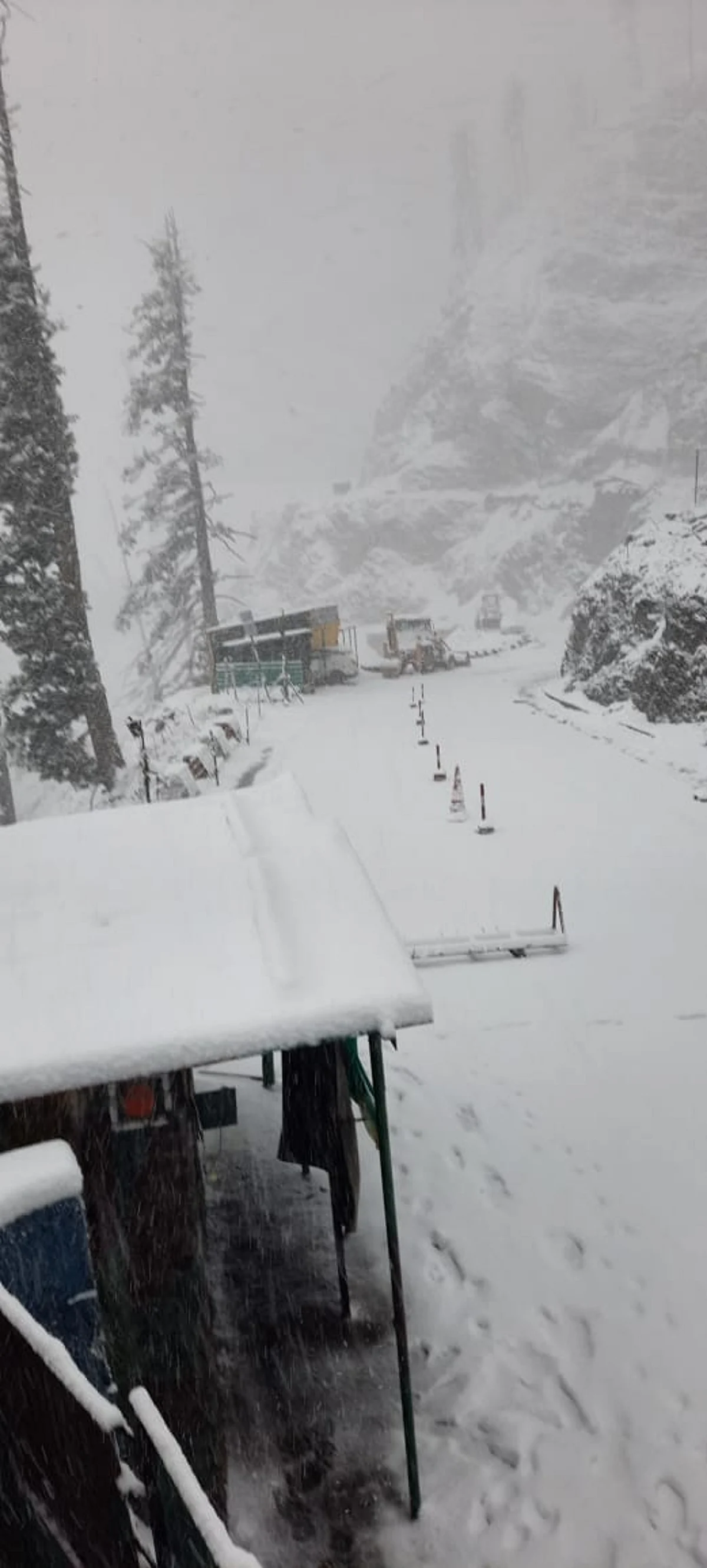 Snowfall on Mughal road